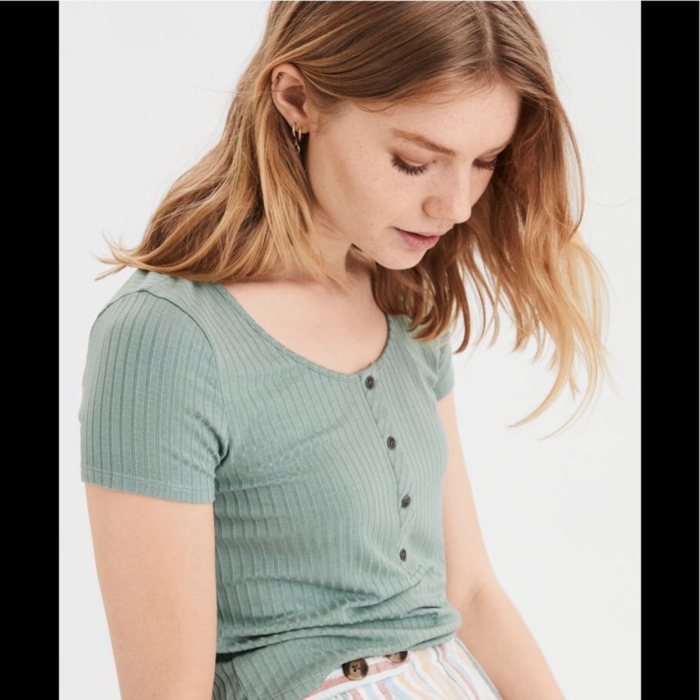 ⭐️BUY 2 GET 1 FREE⭐️ EUC AEO Henley Tee